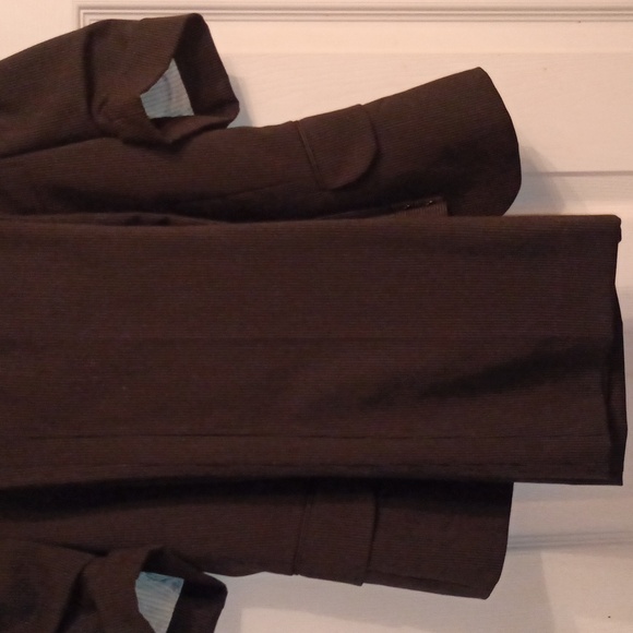 Suit - Picture 5 of 8